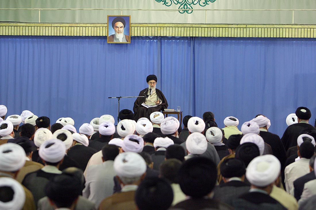 تصویر آیت‌الله سید علی حسینی خامنه‌ای